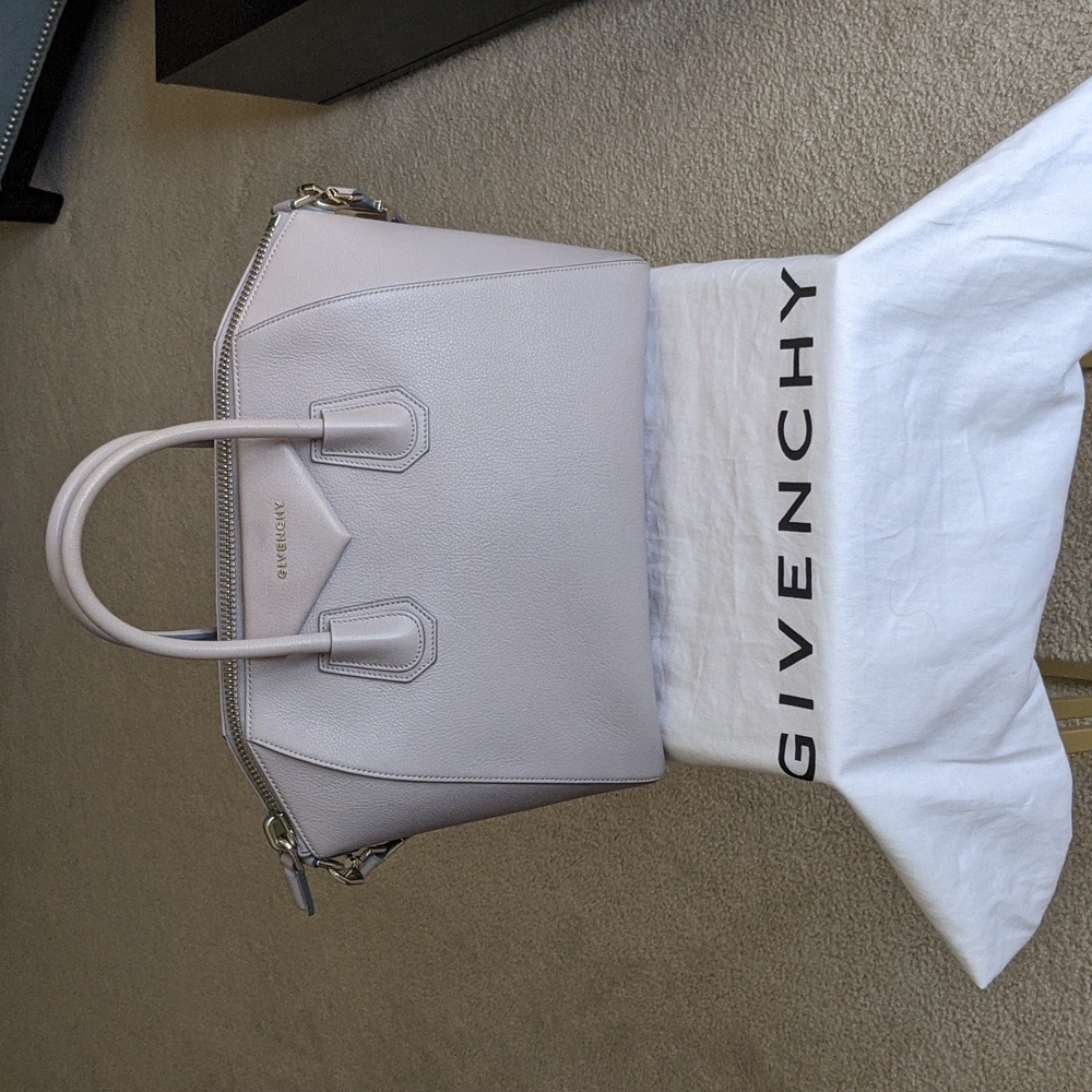 Givenchy Medium Antigona